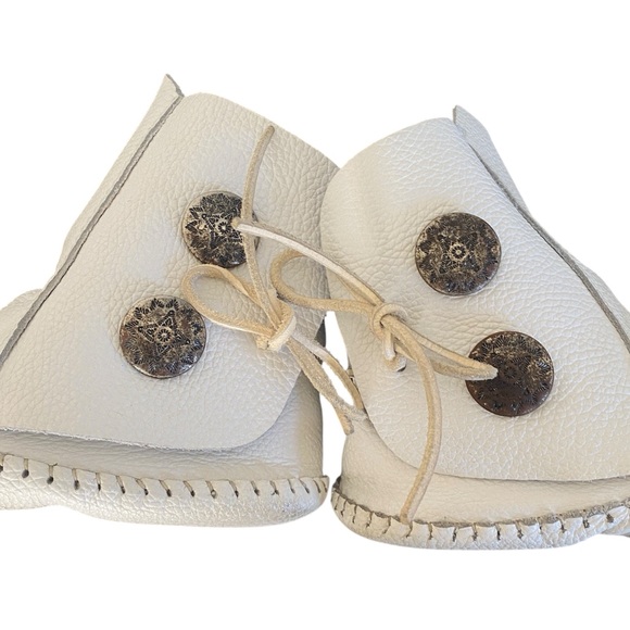 Taos Vintage Native American Hand Beaded Concho Ties Leather Moccasins Sz 9.5 - Picture 7 of 14